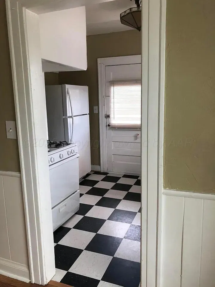 1403 S Hughes St — Photo 2