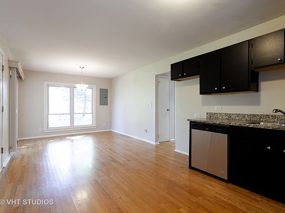4th image of 703 Wildwood Ln