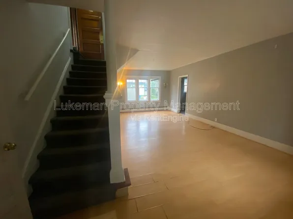 513 Village St, Kalamazoo, MI 49008