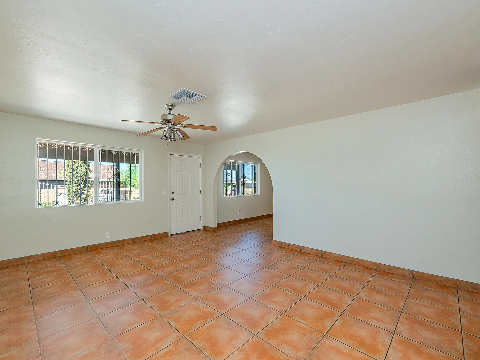 3 bed, 1596 sqft, $2,000 — Photo 3