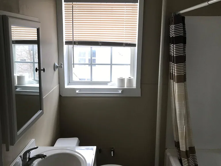 224 4th St #5 — Photo 5