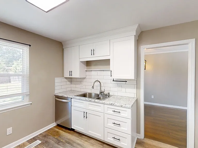 321 Oak Lake Dr — Photo 8