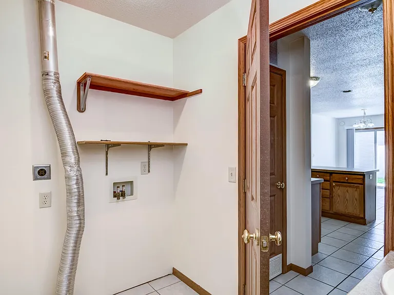 4207 Echo Valley Dr — Photo 3