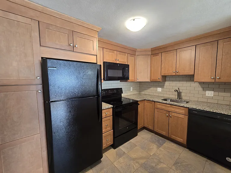 194 Lincoln St #4 — Photo 2