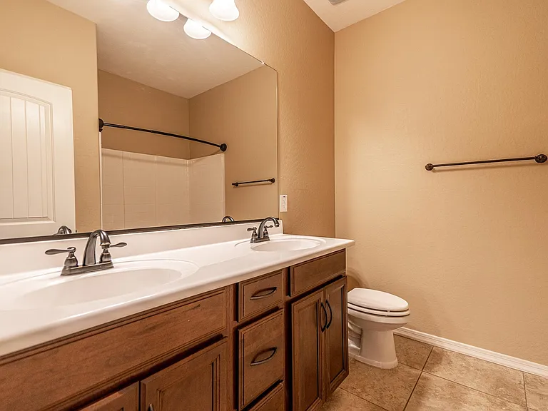 18445 W Saguaro Ln — Photo 31