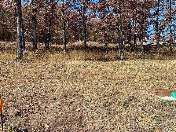 5th image of 680 Woodlands Dr