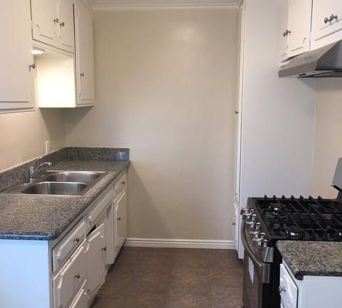 3rd image of 737 E Pine St APT 10