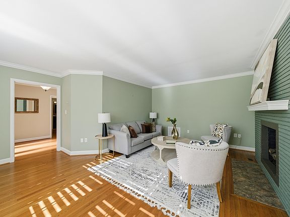 5th image of 3812 Somerset Dr