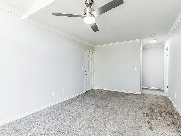 Villas at Whittier — Photo 18