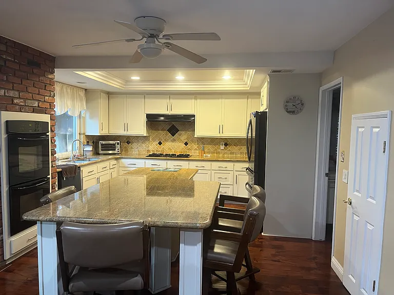 22225 Anthony Dr — Photo 11