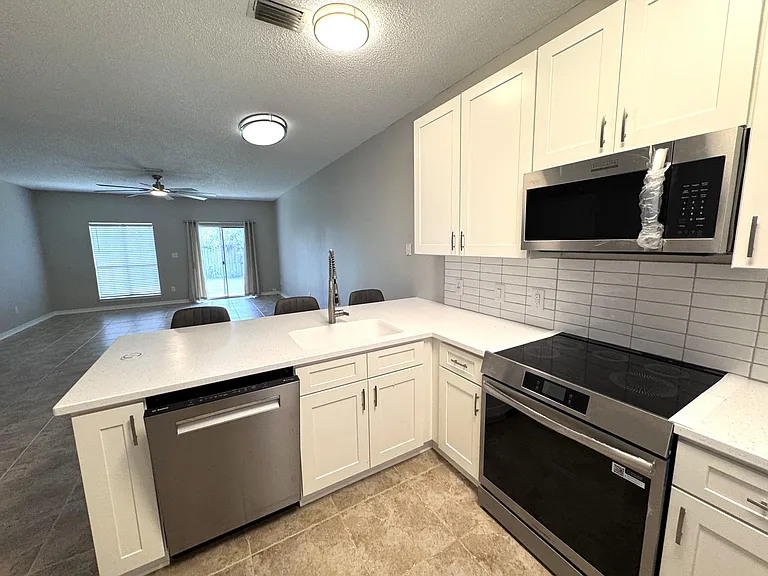 2703 Bay Club Dr — Photo 6