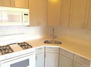 8523 60th Rd APT 3A, Middle Village, NY 11379