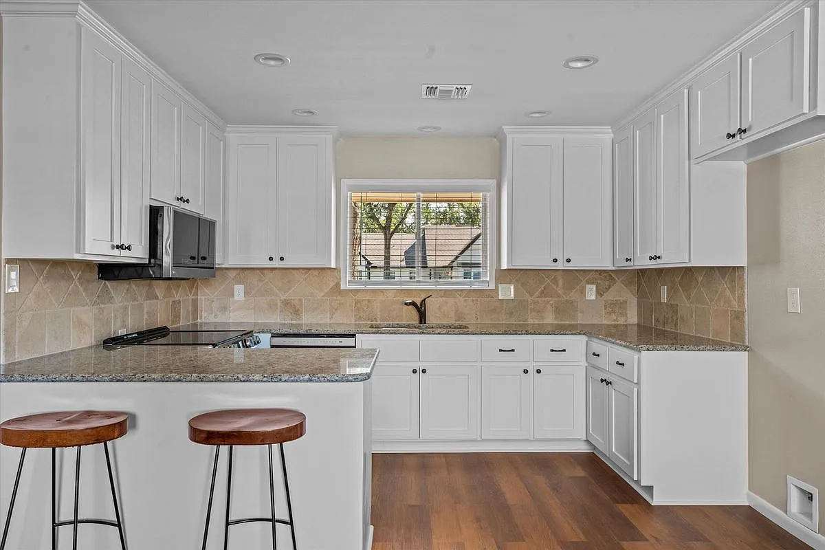 3 bed, 2.0 bath, 1503 sqft, $2,650 — Photo 4