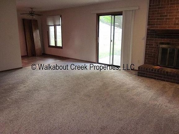 LIVING/DINING AREA VIEW