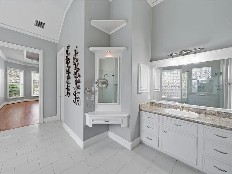 13714 Gainesway Dr — Photo 21