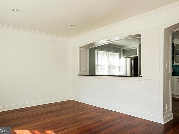 3rd image of 4012 Elmwood Dr