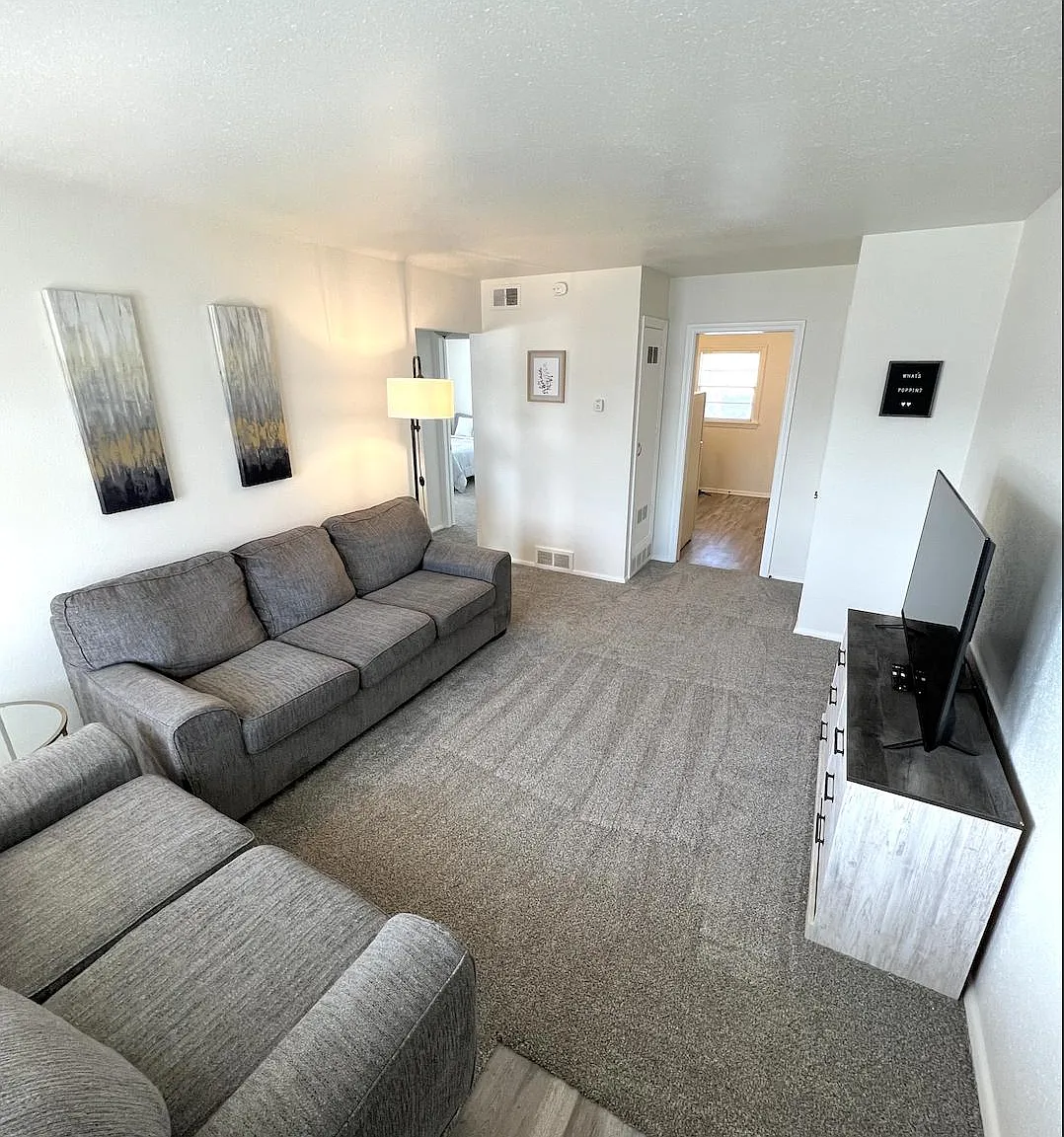 2 bed, 900 sqft, $2,349 — Photo 1