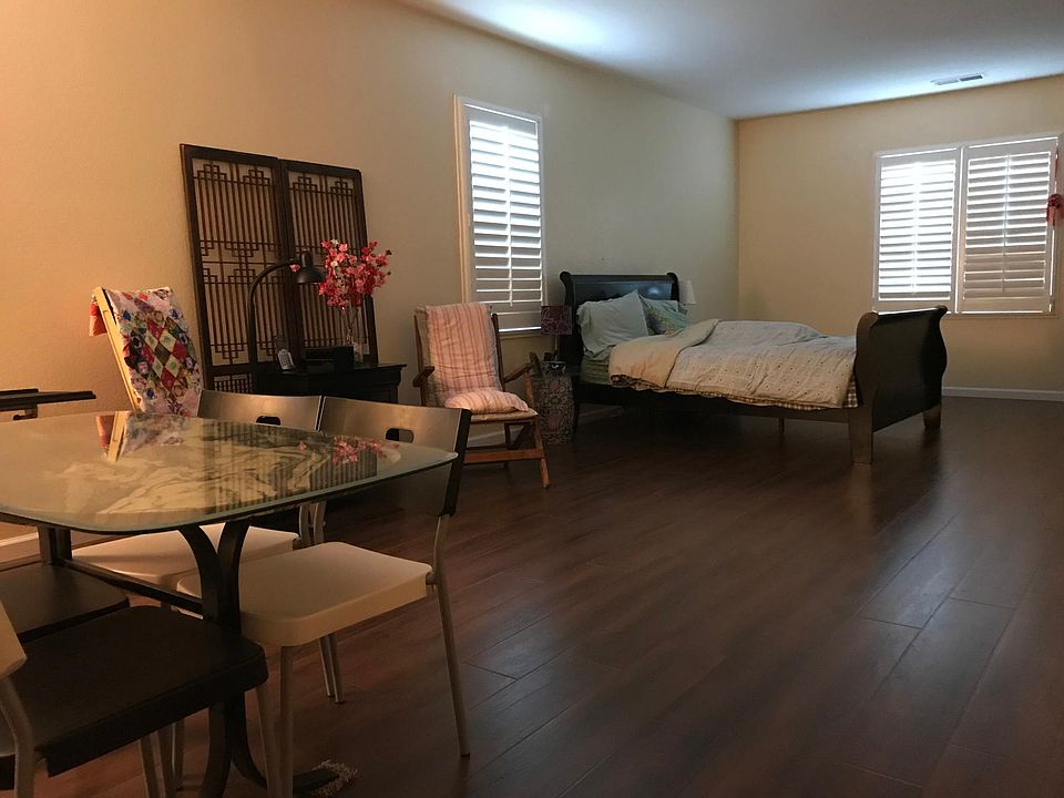 Extra large master bedroom with sitting area