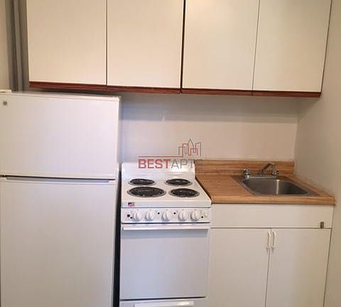 4th image of 310 E 6th St APT 15