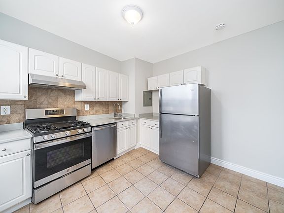 4th image of 282 Magnolia Ave APT 7