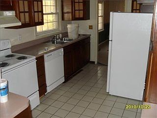3rd image of 7901 Windhill Dr