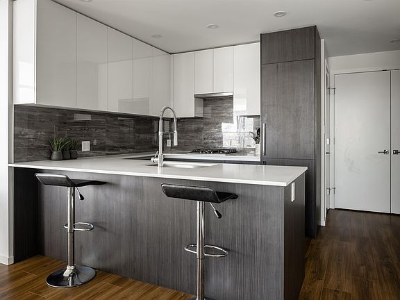 3rd image of 1888 Gilmore Ave #1608