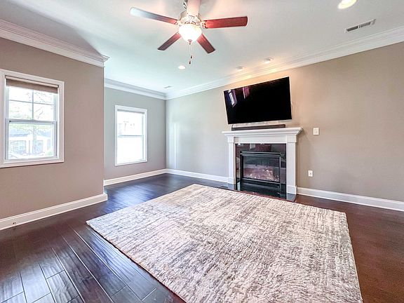 2nd image of 104 Fallberry St