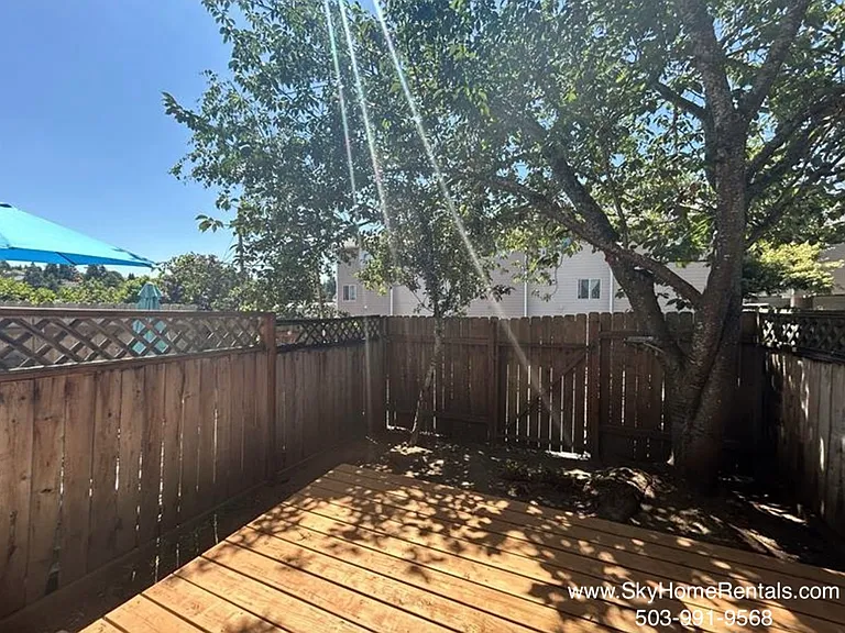 2180 Maplewood Dr S — Photo 18