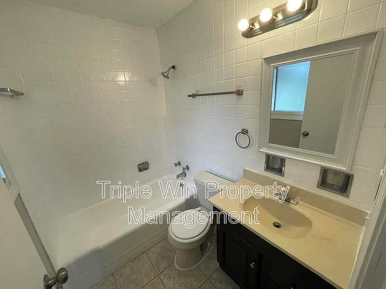 3125 Saint Catherine St — Photo 32