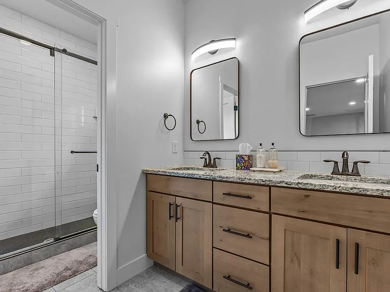 2545 Fryingpan Dr — Photo 37