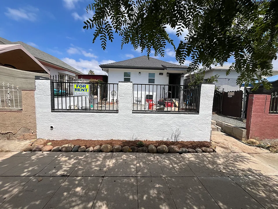2480 L St