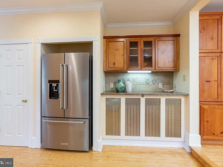4457 Macarthur Blvd NW — Photo 12