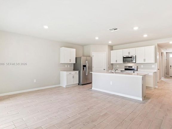 5th image of 3021 N Lakewood Rd