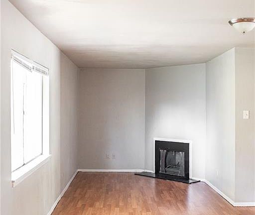 2nd image of 1126 Springwood Dr