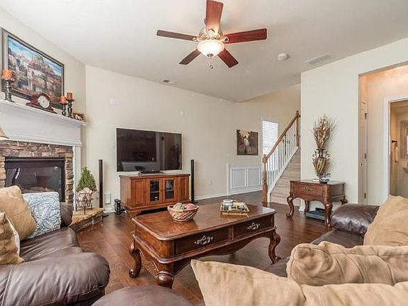 4th image of 331 Niblewill Pl