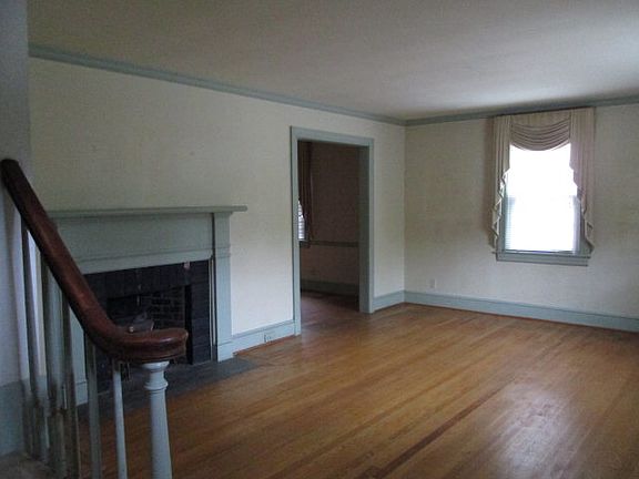 4th image of 435 Linden Pl