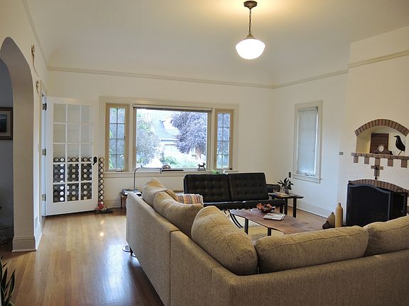 Large LR,Tall Ceiling, FP