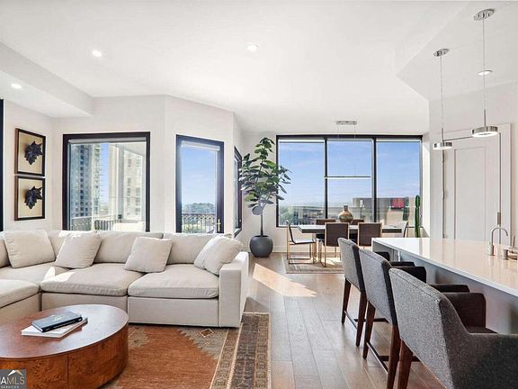 4th image of 2828 Peachtree Rd NW APT 1002