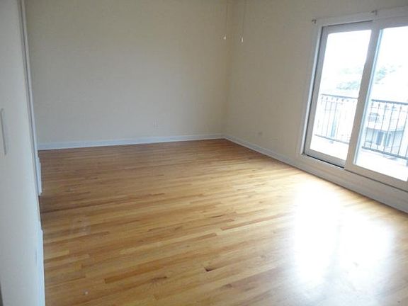 3rd image of 1438 W Belmont Ave #4A
