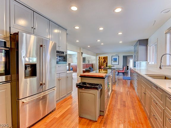 3rd image of 1818 Waldman Ave