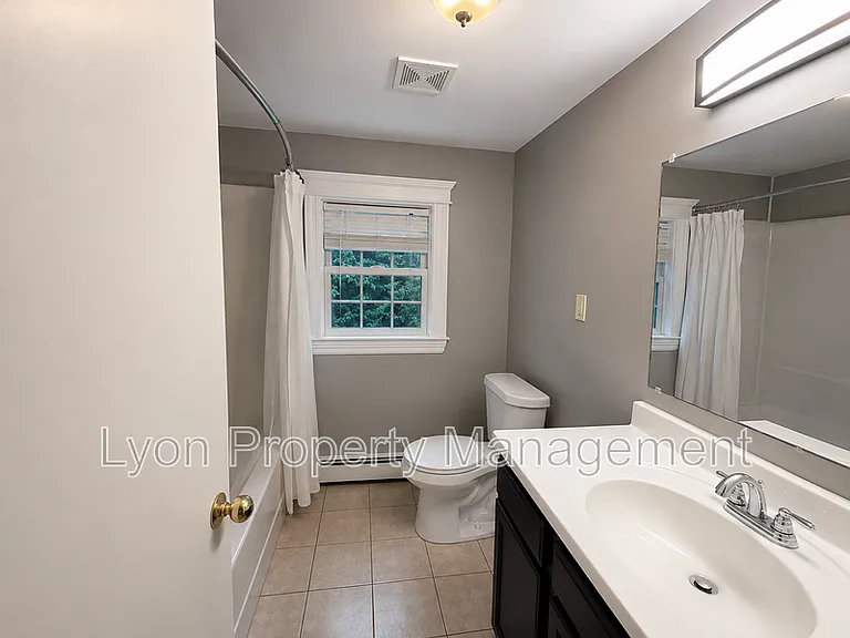 380 N Main St — Photo 12
