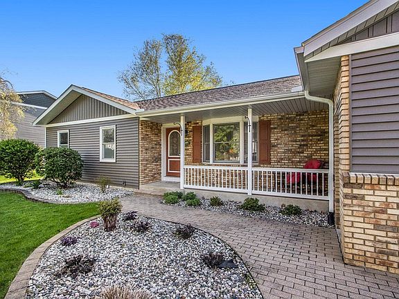 3rd image of 905 Windigo Ln