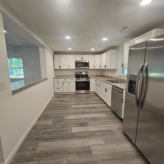 325 S Elm St — Photo 7