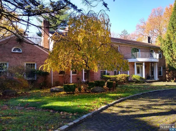 45 Dwarskill Ln, Norwood, NJ 07648