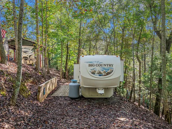 84 32nd St, Ellijay, GA 30540