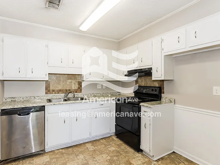 8230_006_kitchen_7.jpg