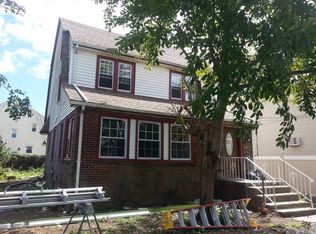 20540 104th Ave, Saint albans, NY 11412