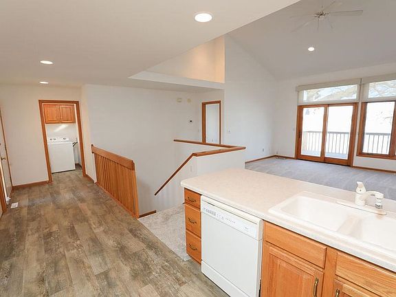 5th image of 102 21st St Unit 6
