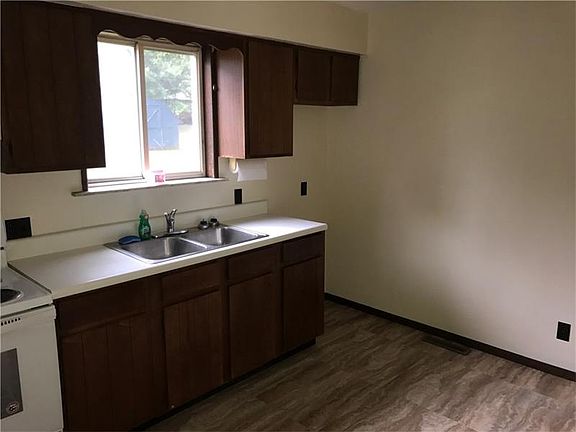 3rd image of 247 N Buhl Farm Dr