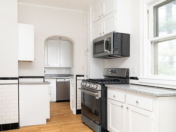 4th image of 79 Naples Rd #1